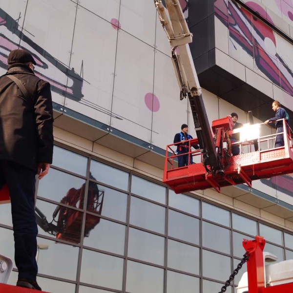 Glass facade cleaning services